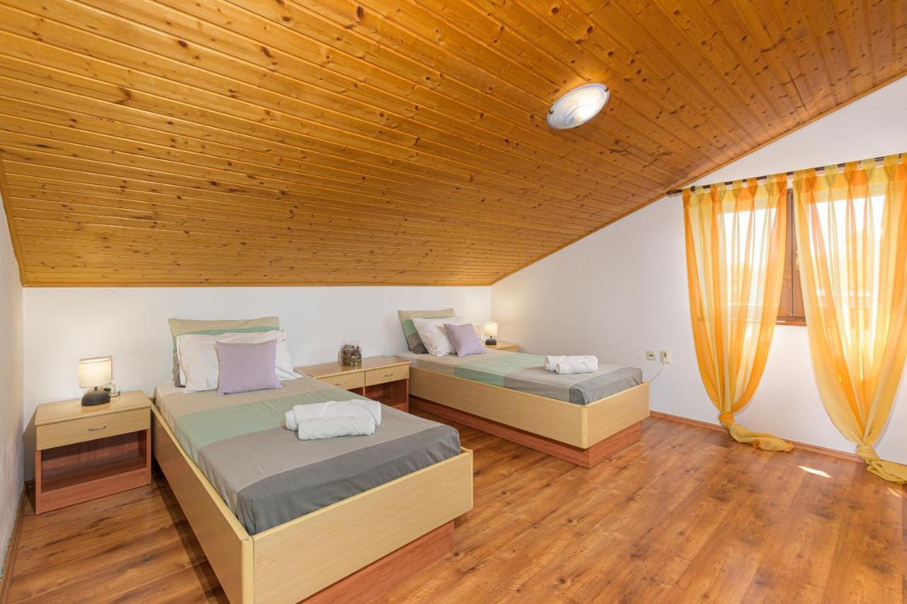 Villa Carla With Private Pool & Kids Playground - Pet Friendly Mutvoran ภายนอก รูปภาพ